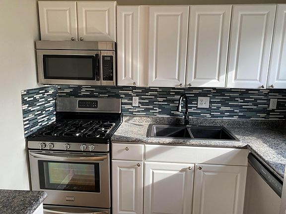 5th image of 4737 Midlane Dr