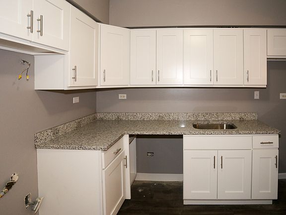 2nd image of 5516 N Kenmore Ave APT 101