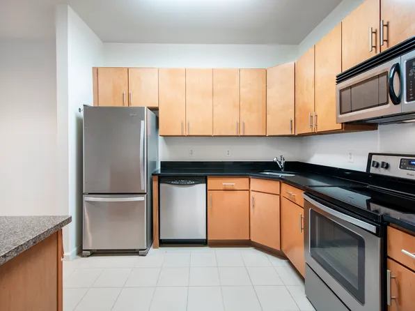 55 Riverwalk Place image 6 of 38