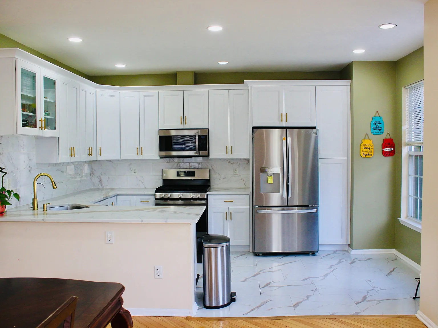 3 bed, 2.5 bath, 2108 sqft, $4,300 — Photo 1