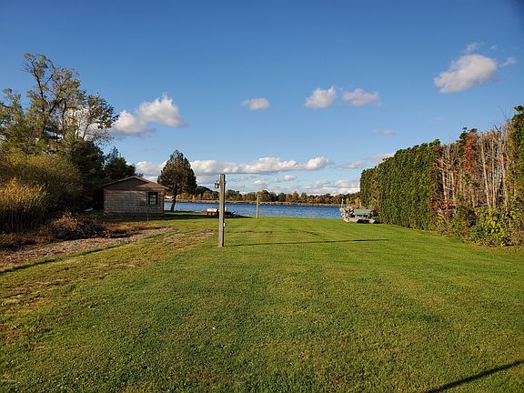 4th image of 284 Woodlawn Dr
