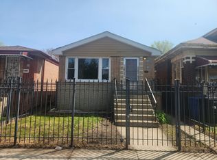 7553 S Paxton Ave, Chicago, IL