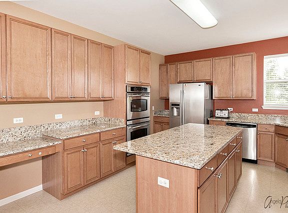 4th image of 250 W Arden Ln