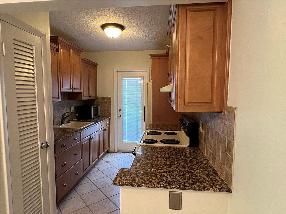 2nd image of 2110 NE 39th Street #B -10
