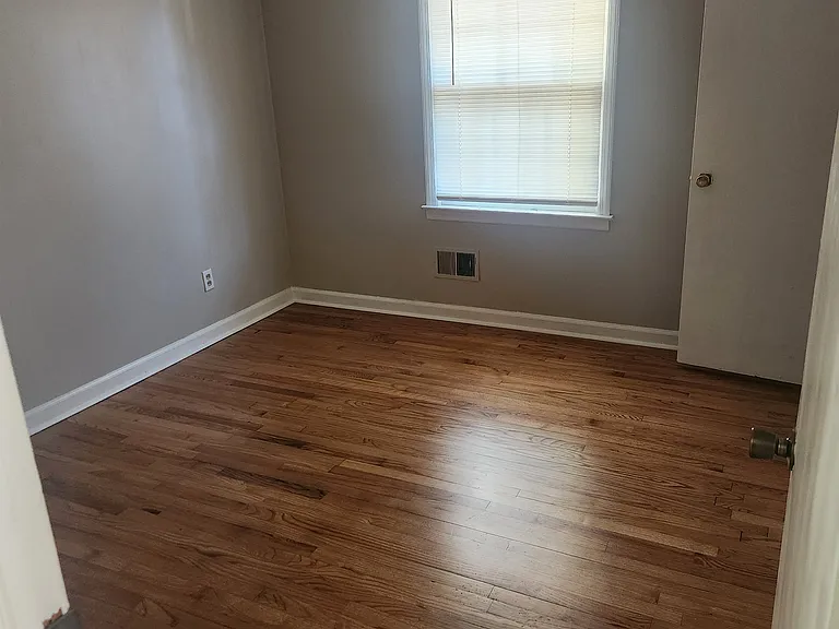 302 S Boundary Ave — Photo 1