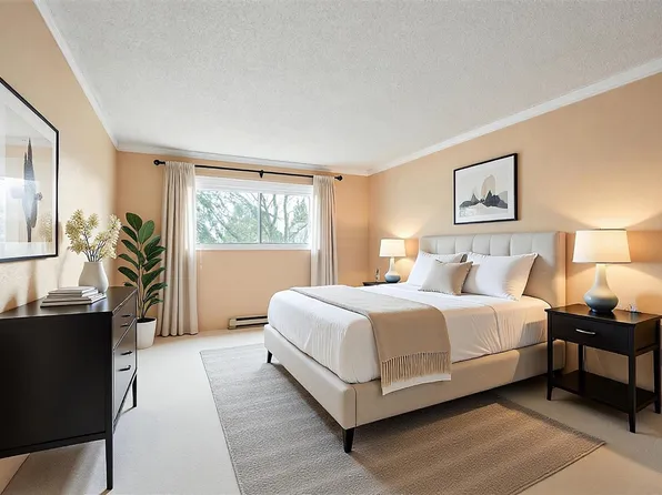 3255 Glasgow Ave #202, Saanich, BC V8X 4S4