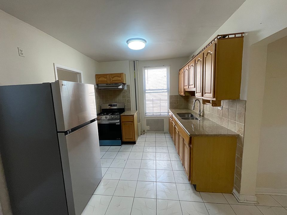 1st image of 98 Bristol St #2