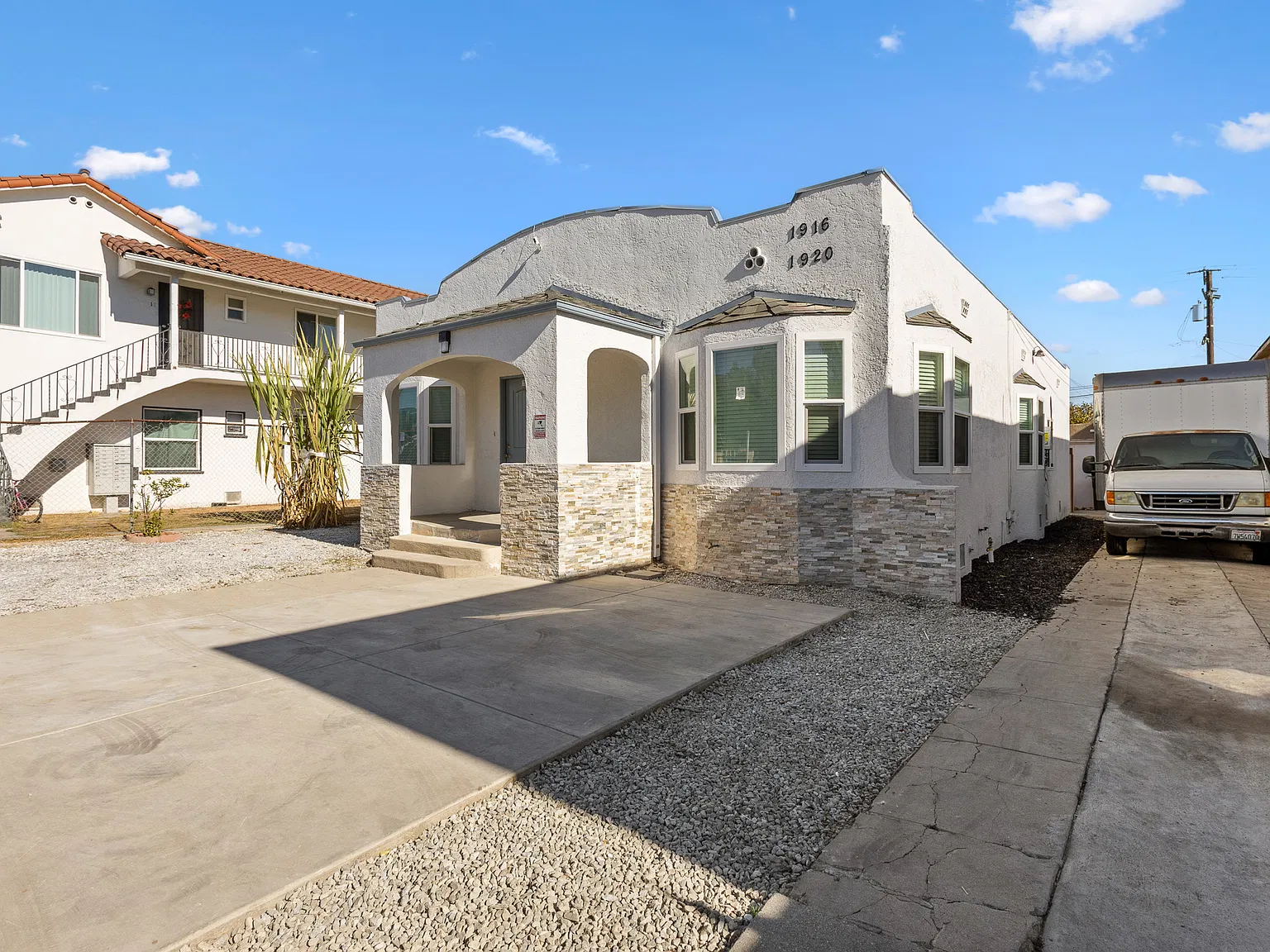 1920 Cedar Ave — Photo 1