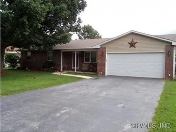 209 Stevens Pl, Brighton, IL 62012