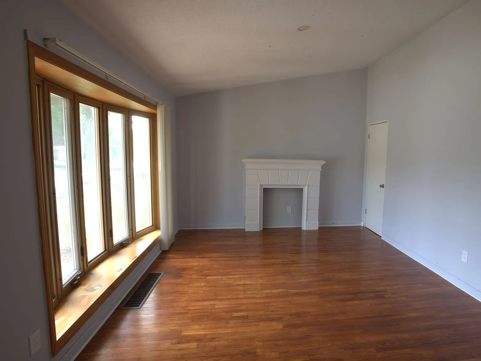 3 bed, 999 sqft, $1,500 — Photo 2