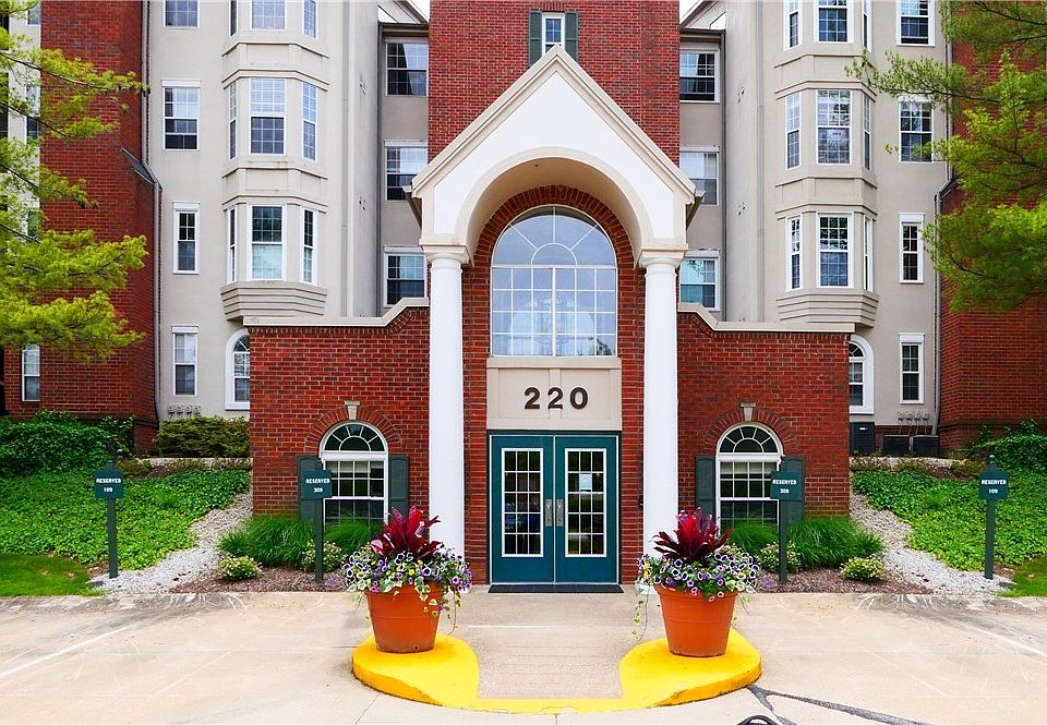 1st image of 220 Fox Hollow Dr APT 302