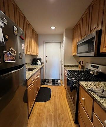 3rd image of 681 W Wrightwood Ave APT 3