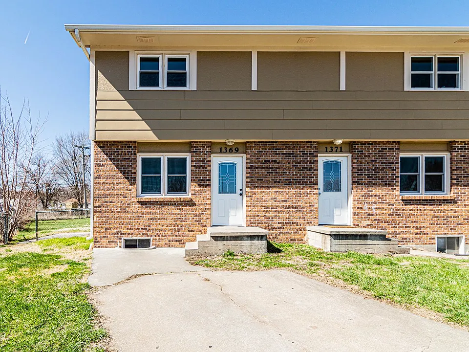 1369 Parkside Dr