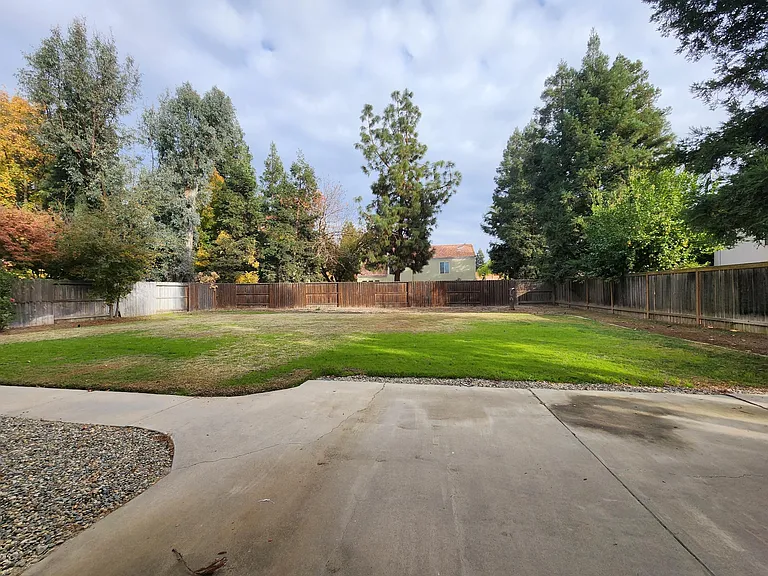 10348 N Doheny Dr — Photo 12