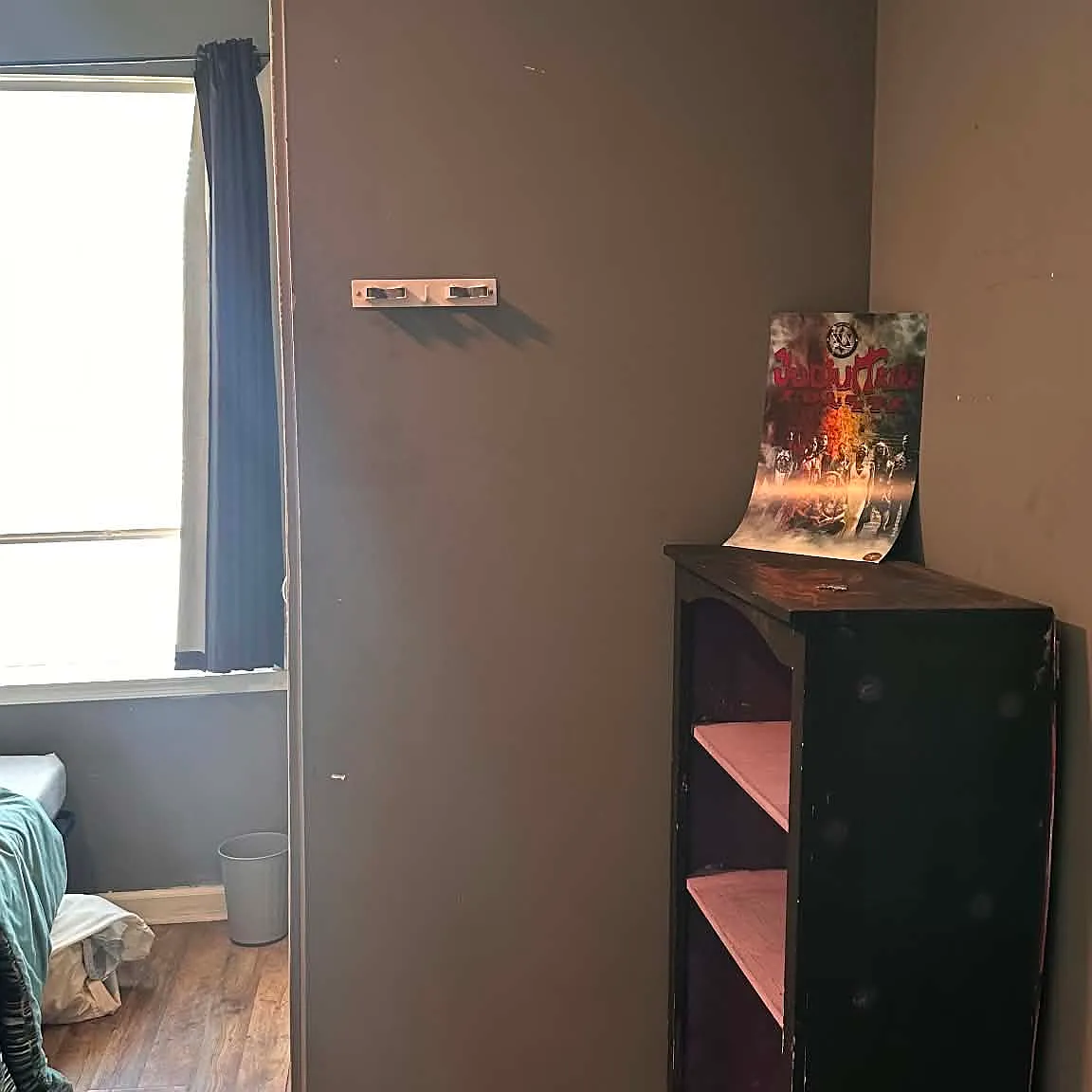 7 bed, 2988 sqft, $700 — Photo 2