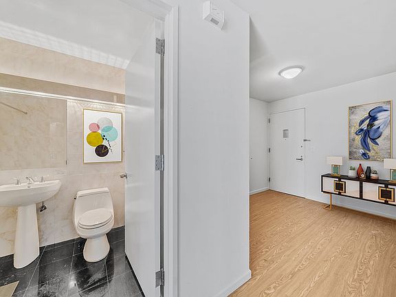 5th image of 420 E 61st St APT 18
