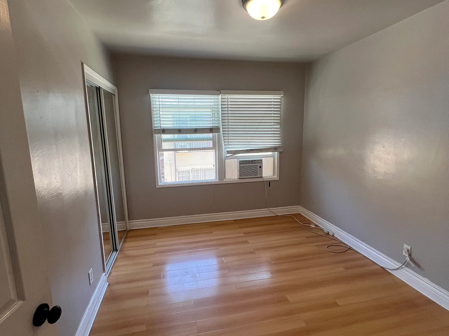 3 bed, 1000 sqft, $2,950 — Photo 3