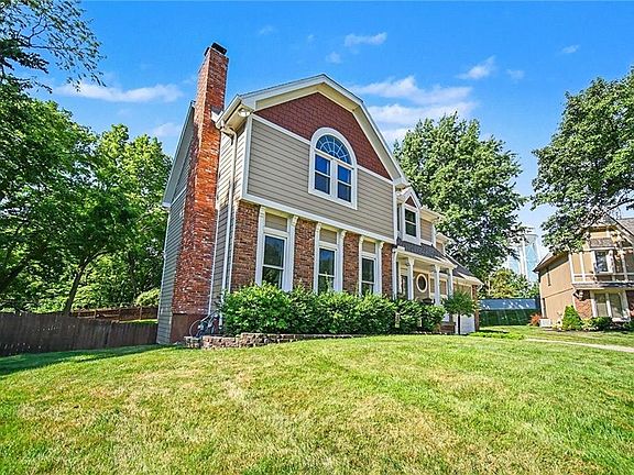5th image of 7641 N Lucerne Ct