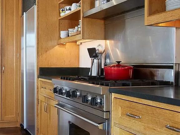 4th image of 302 W 12th St #14GH