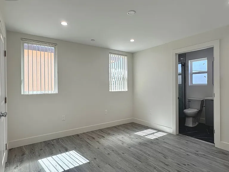 11512 Oxford Ave — Photo 3
