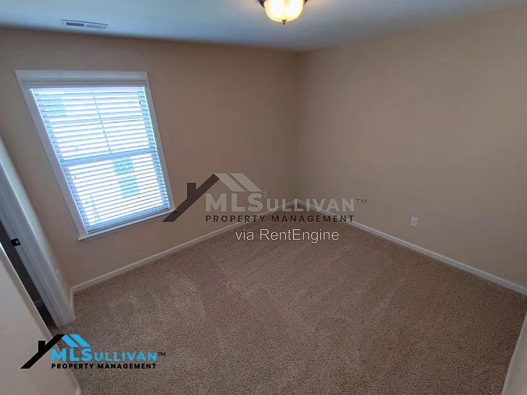 207 Maple Walk St — Photo 21