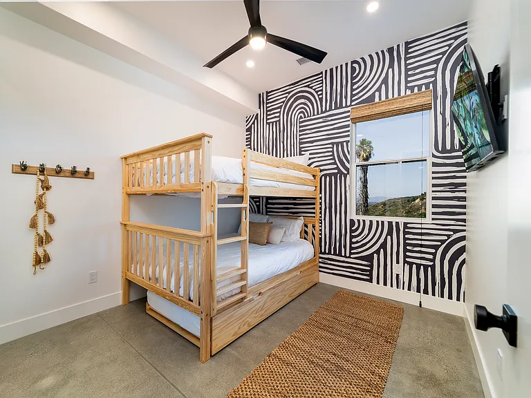 The Hideaway - Bedroom #3