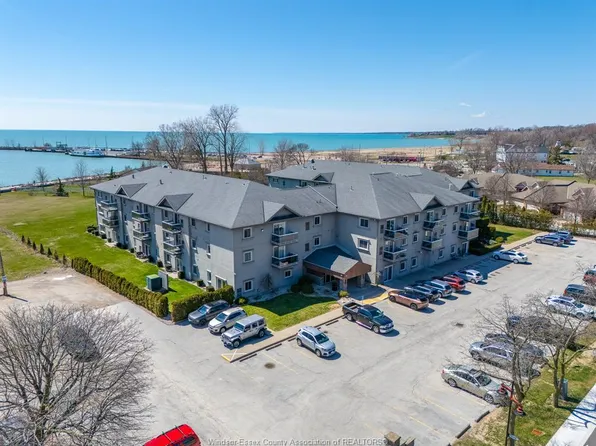 44 Robson Rd #207, Leamington, ON N8H 5E4
