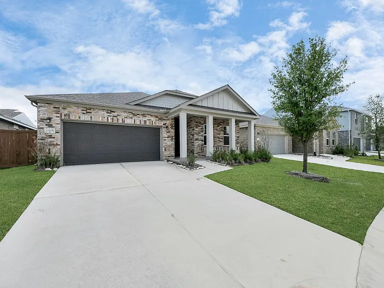 1902 Corsica Creek Ln — Photo 3