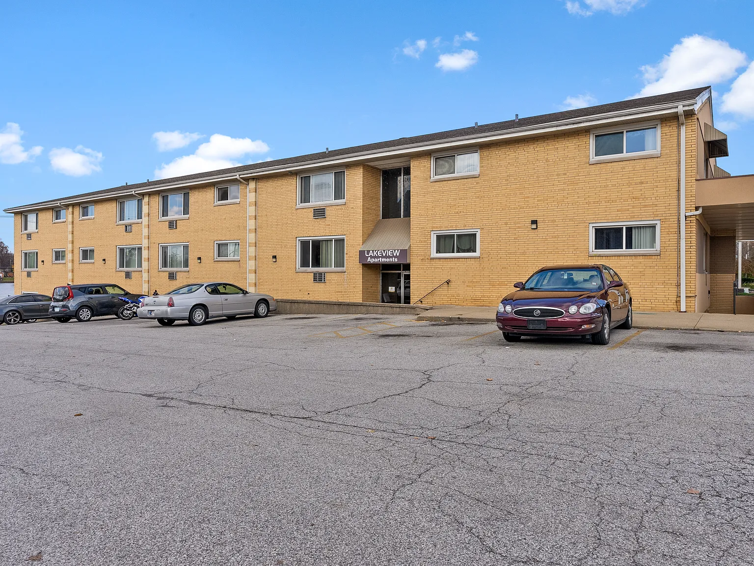 1 bed, 900 sqft, $1,095 — Photo 1