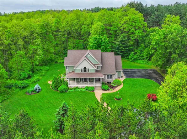 11115 Edminster Rd, Waupaca, WI 54981