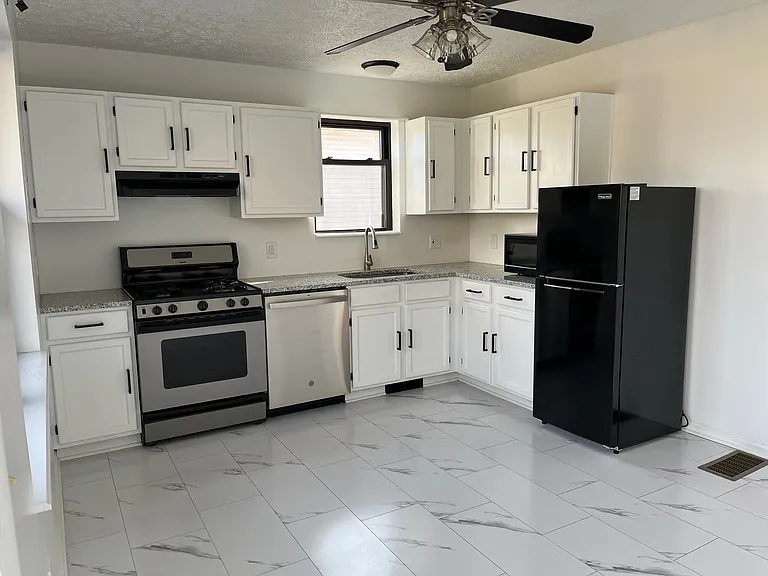 720 Water St — Photo 1