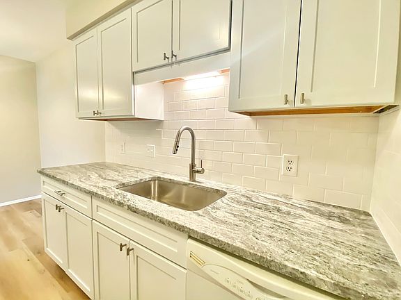 4th image of 507 E University Dr APT 406