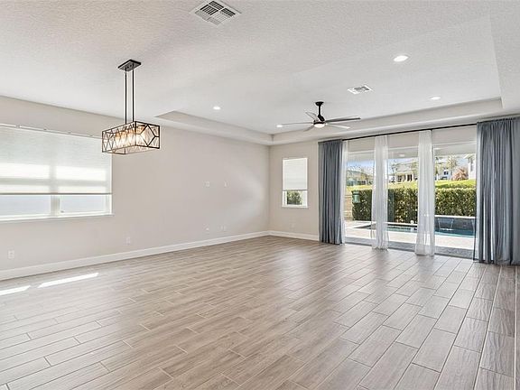 4th image of 2682 Park Ridge St