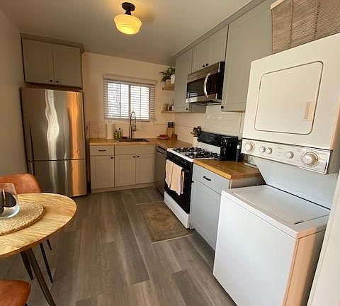 5th image of 408 Manhattan Ave #C