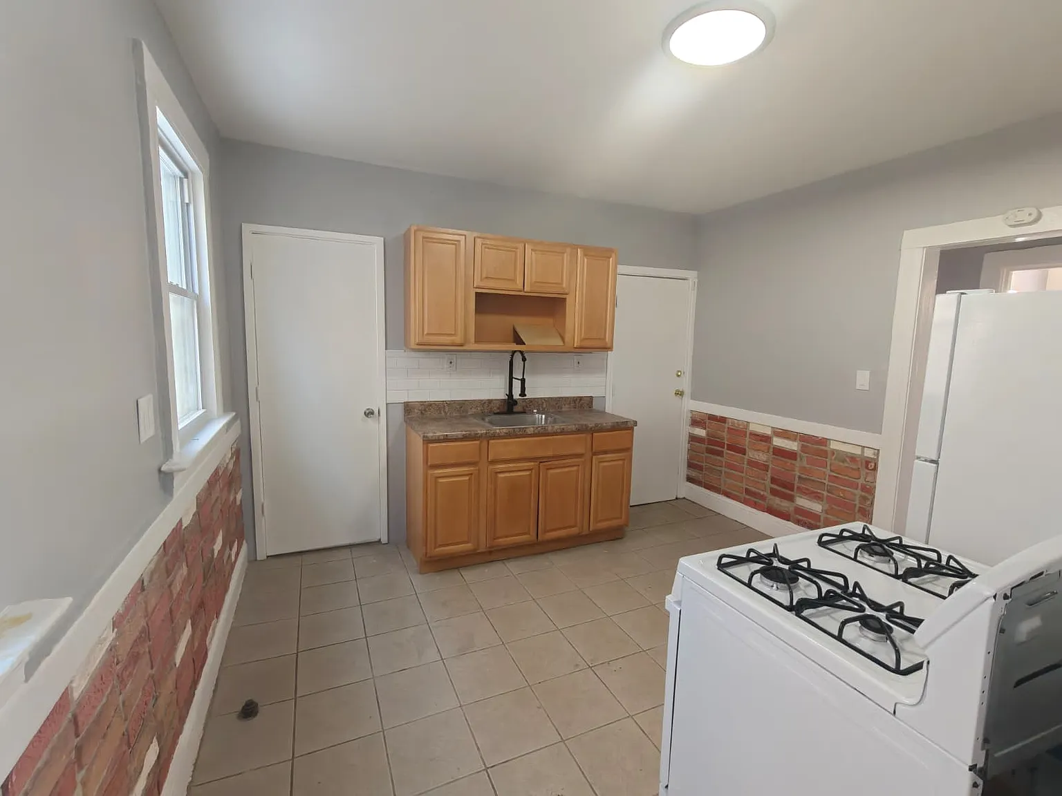 3 bed, 1000 sqft, $2,100 — Photo 4