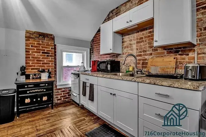1 bed, 1.0 bath, $1,700 — Photo 2
