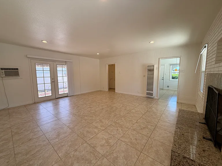 4285 1/2 Mobley Ave — Photo 5