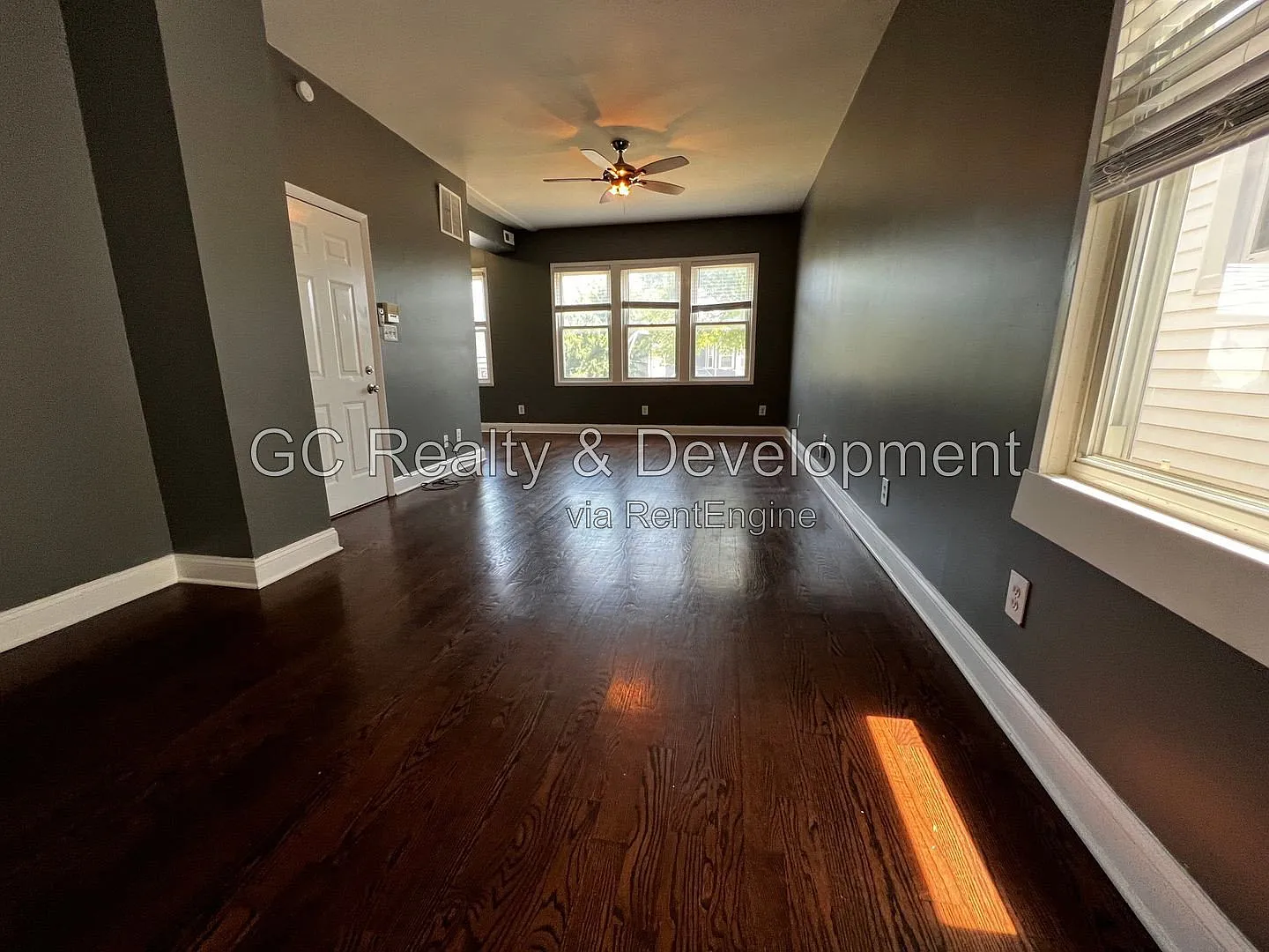 2 bed, 1.0 bath, 1000 sqft, $2,095 — Photo 2