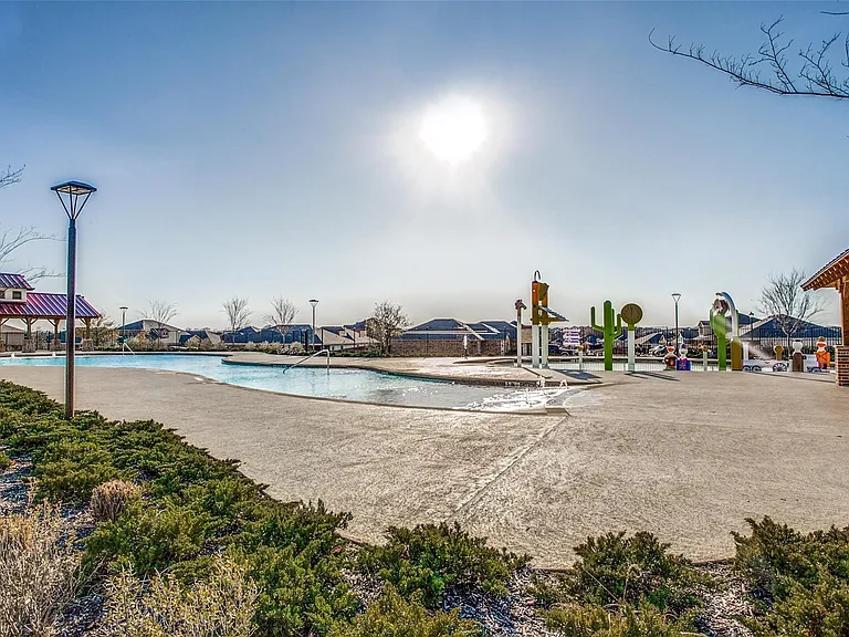 1110 Mercury Dr — Photo 33