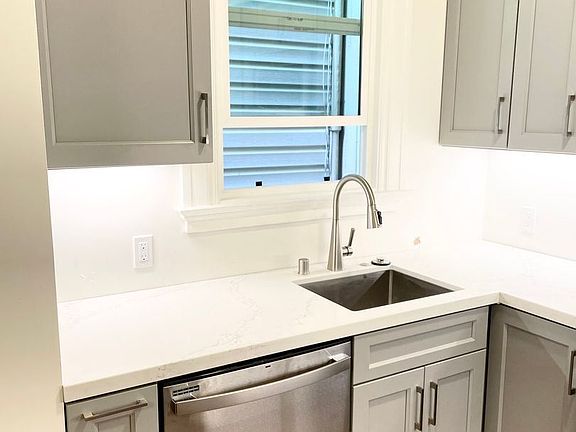 5th image of 1732 Washington St Unit 7