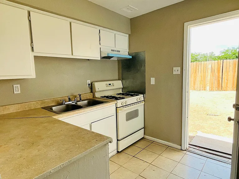 419 Dallas St SE #A — Photo 8