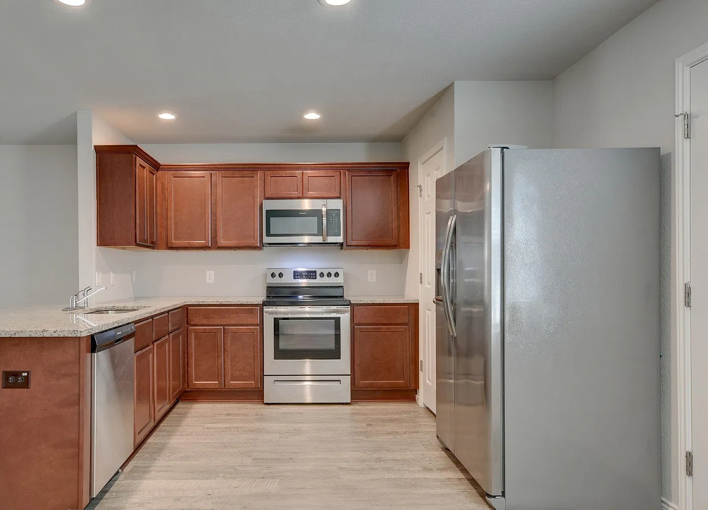 3 bed, 1234 sqft, $1,600 — Photo 4