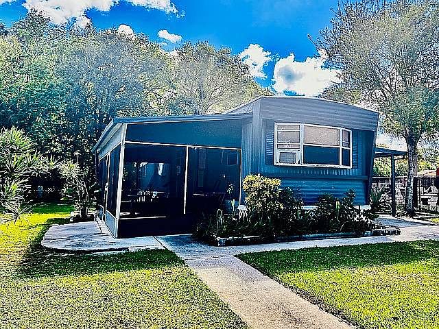 1st image of 15 Pepper Dr