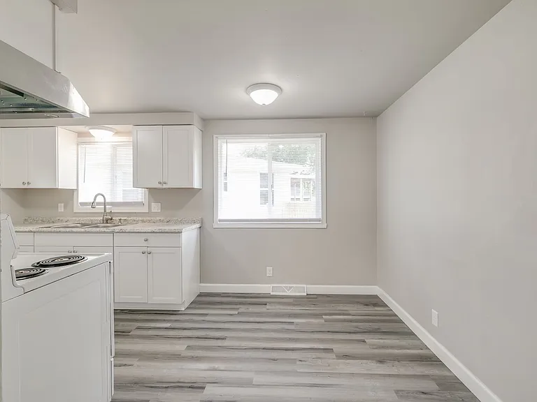 471 Farwell Ave — Photo 10