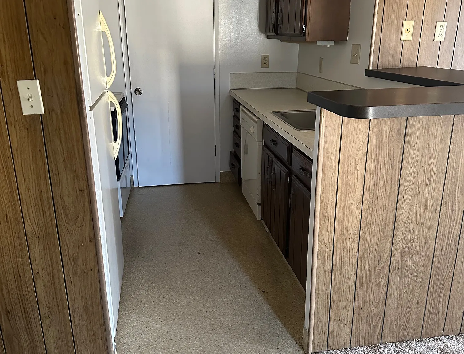 477 SE Chadwick St — Photo 4