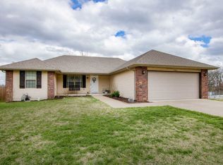 1462 S Tomahawk Ave, Republic, MO 65738