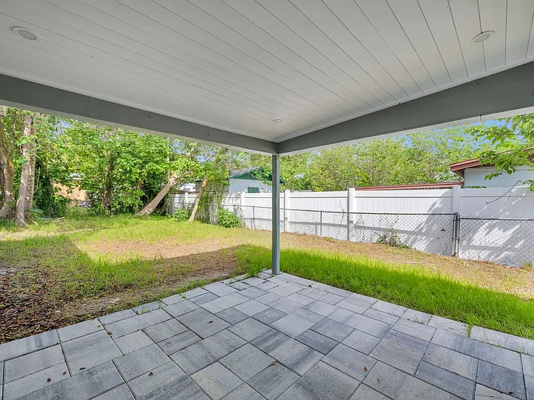 1224 Helen St — Photo 6