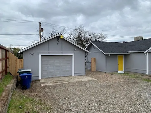 1745 Pleasant St Photo 1
