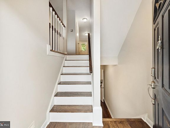 3rd image of 2945 Waterford Ct