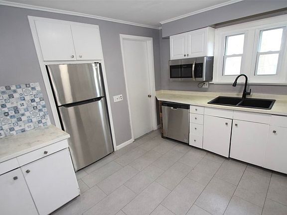 5th image of 569 Washington Ave
